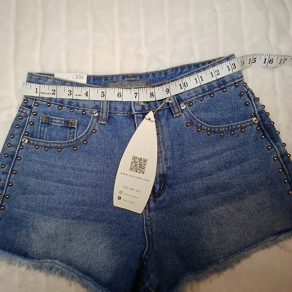 Cali 1850 High-Rise Studded Denim Shorts – Size 3/26 NWT - Picture 7 of 12